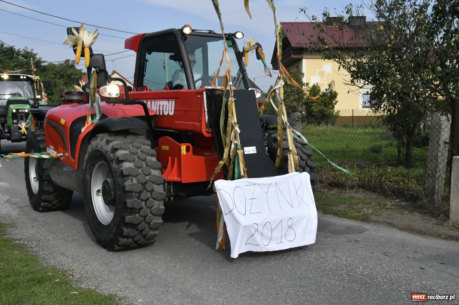 Zdjęcie w galerii na portalu naszraciborz.pl: Najnowsze i najdroższe ciągniki znajdziemy na podraciborskich wsiach [FOTO] wiadomości z regionu