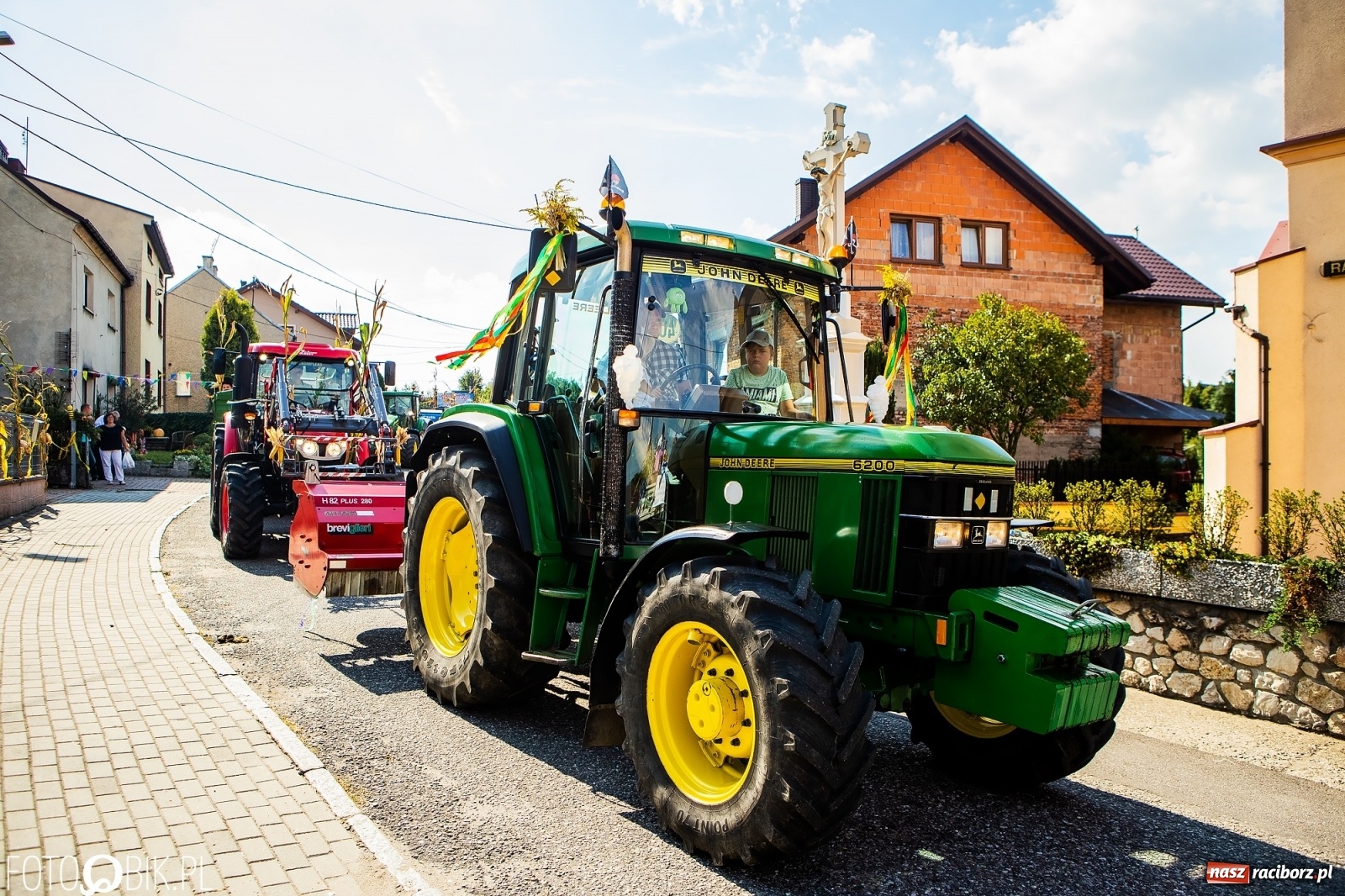 Zdjęcie w galerii na portalu naszraciborz.pl: Najnowsze i najdroższe ciągniki znajdziemy na podraciborskich wsiach [FOTO] wiadomości z regionu