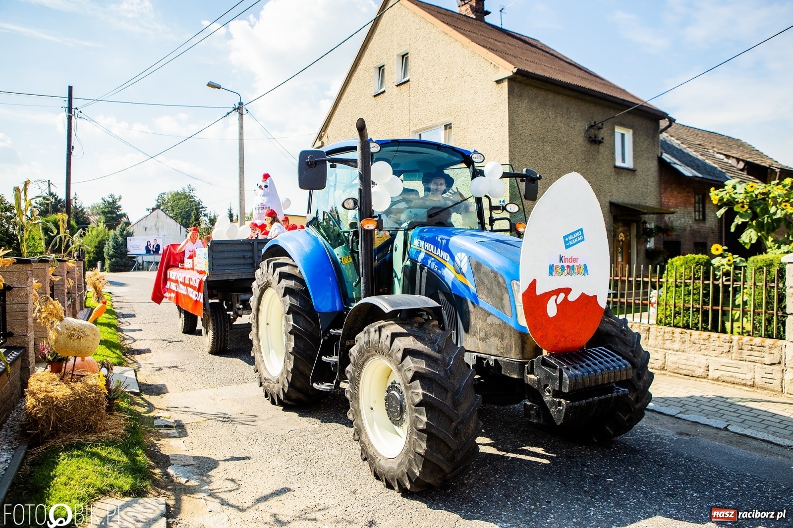Zdjęcie w galerii na portalu naszraciborz.pl: Najnowsze i najdroższe ciągniki znajdziemy na podraciborskich wsiach [FOTO] wiadomości z regionu