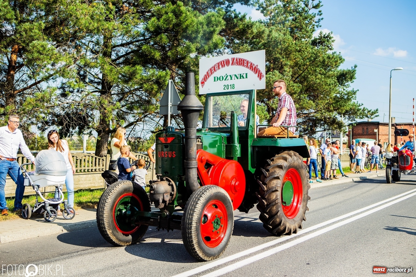 Zdjęcie w galerii na portalu naszraciborz.pl: Najnowsze i najdroższe ciągniki znajdziemy na podraciborskich wsiach [FOTO] wiadomości z regionu