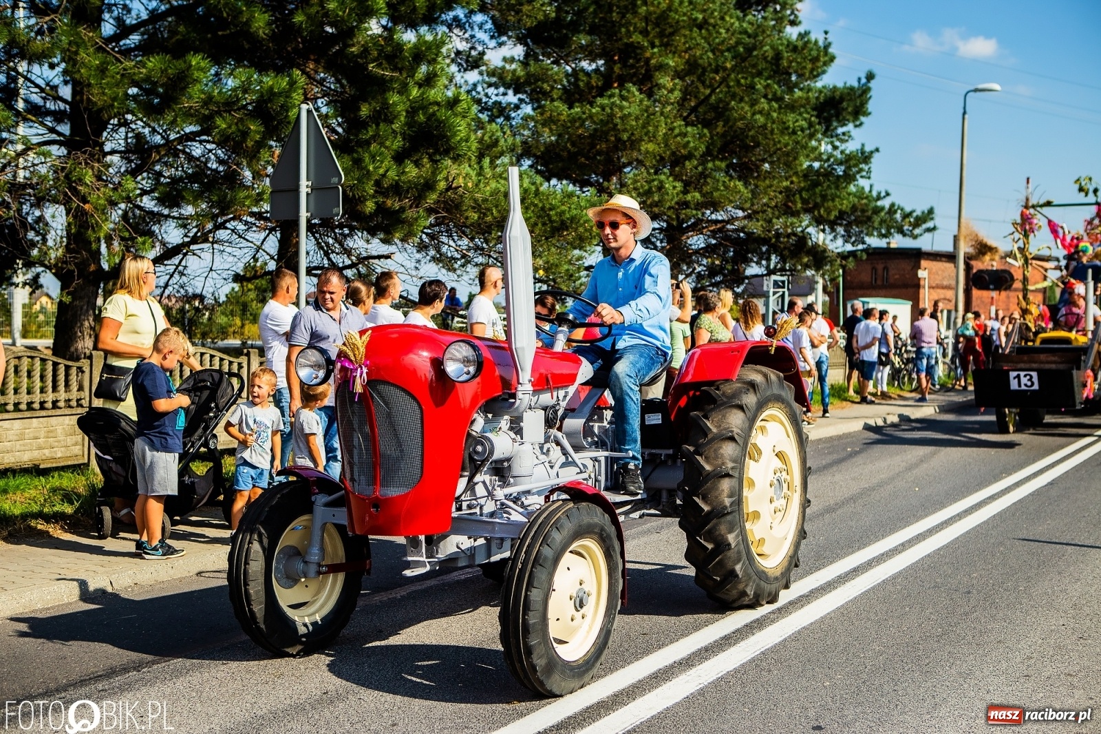 Zdjęcie w galerii na portalu naszraciborz.pl: Najnowsze i najdroższe ciągniki znajdziemy na podraciborskich wsiach [FOTO] wiadomości z regionu
