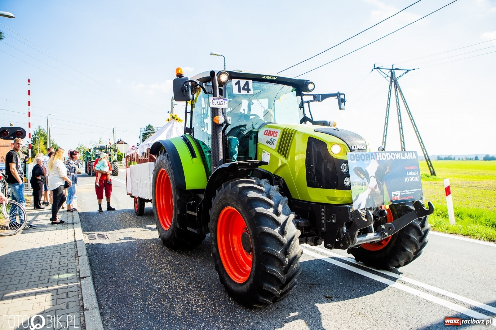 Zdjęcie w galerii na portalu naszraciborz.pl: Najnowsze i najdroższe ciągniki znajdziemy na podraciborskich wsiach [FOTO] wiadomości z regionu