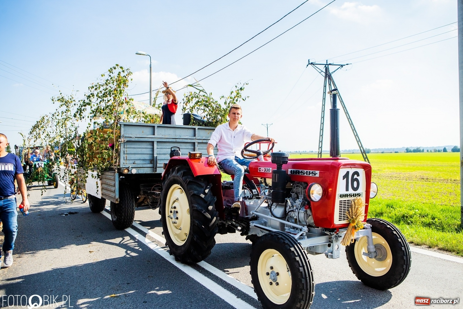 Zdjęcie w galerii na portalu naszraciborz.pl: Najnowsze i najdroższe ciągniki znajdziemy na podraciborskich wsiach [FOTO] wiadomości z regionu