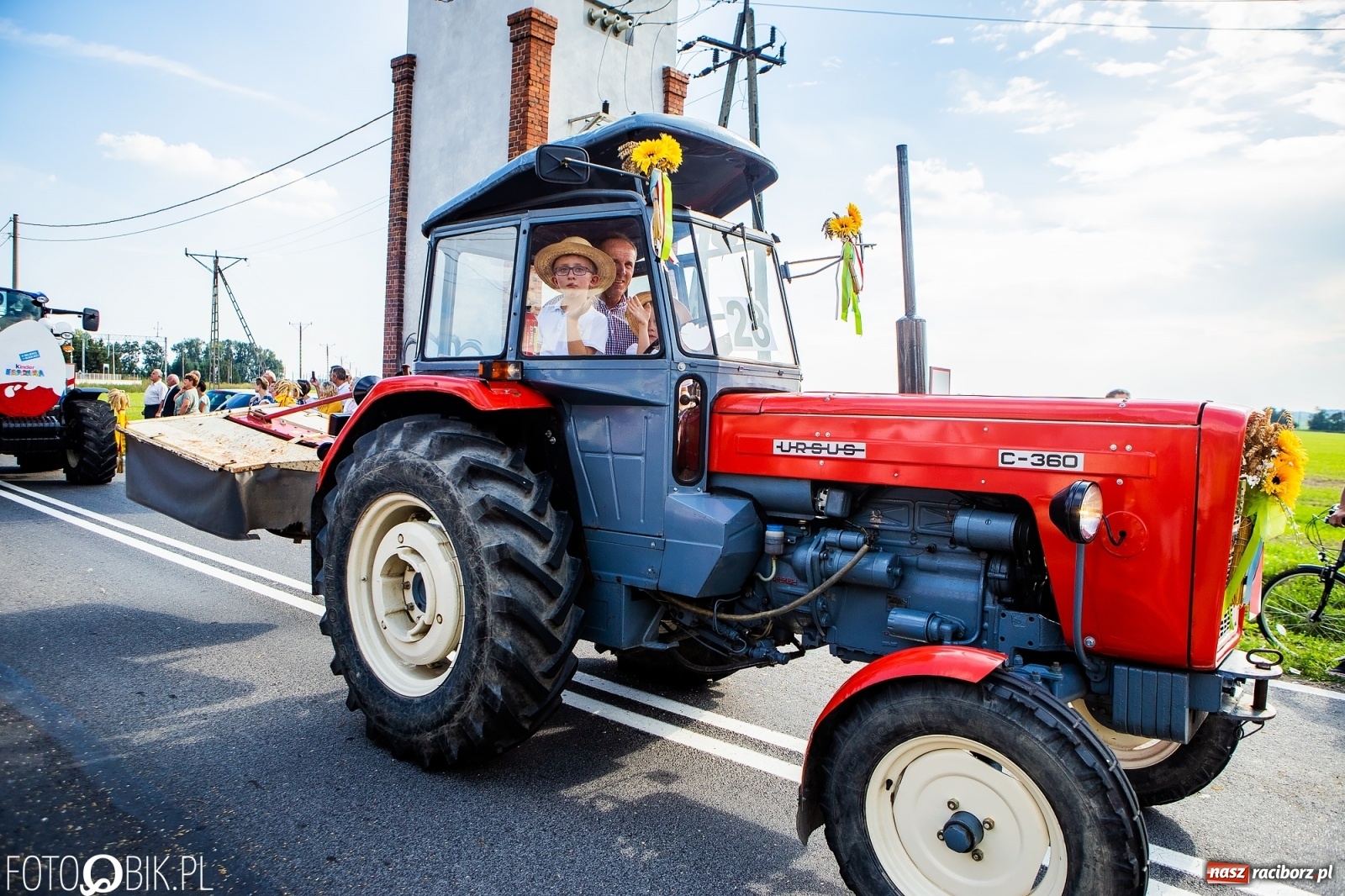 Zdjęcie w galerii na portalu naszraciborz.pl: Najnowsze i najdroższe ciągniki znajdziemy na podraciborskich wsiach [FOTO] wiadomości z regionu