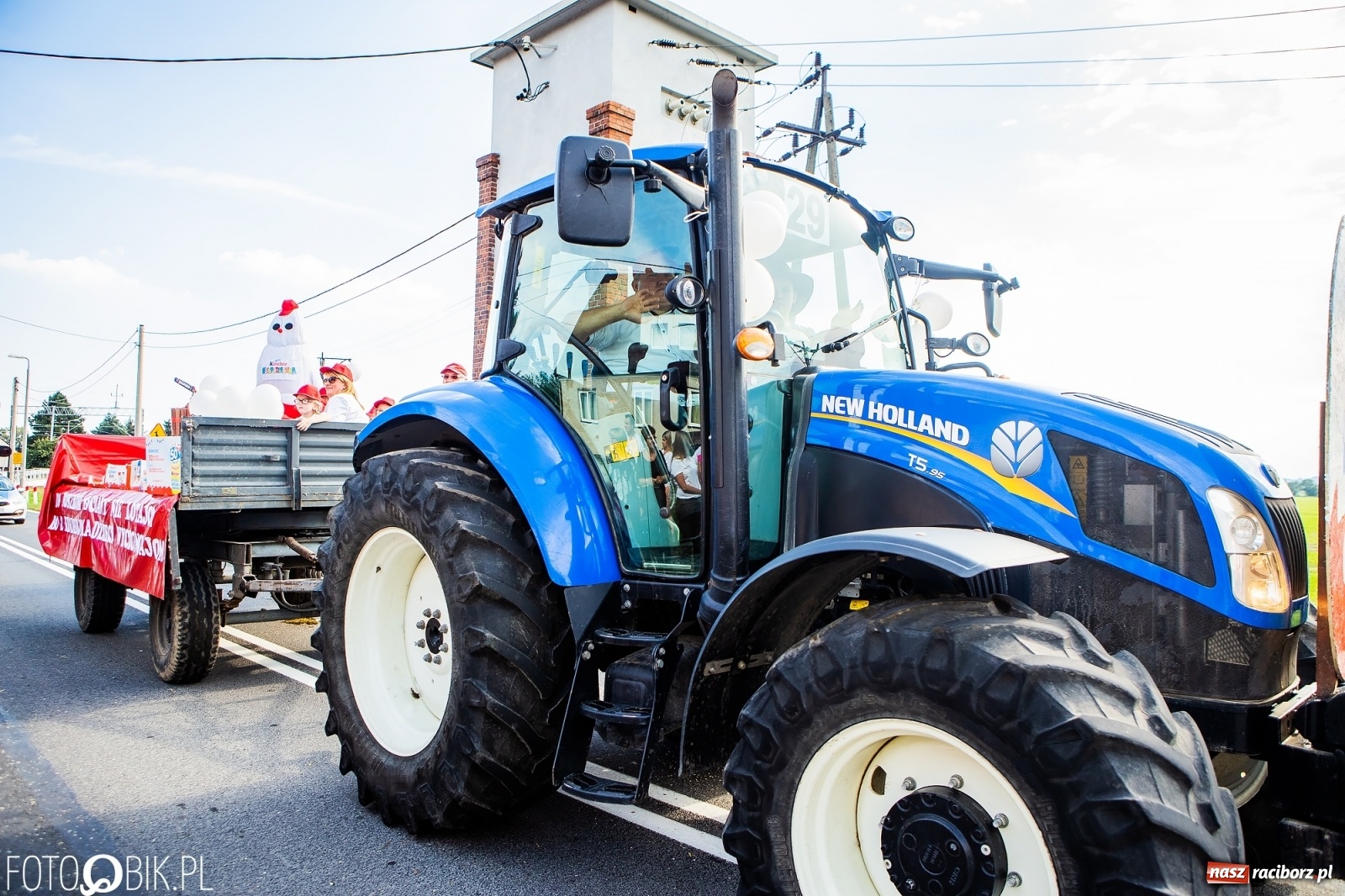 Zdjęcie w galerii na portalu naszraciborz.pl: Najnowsze i najdroższe ciągniki znajdziemy na podraciborskich wsiach [FOTO] wiadomości z regionu