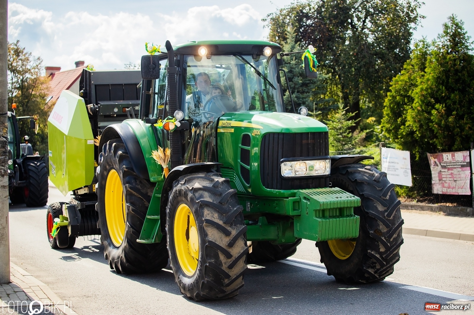 Zdjęcie w galerii na portalu naszraciborz.pl: Najnowsze i najdroższe ciągniki znajdziemy na podraciborskich wsiach [FOTO] wiadomości z regionu
