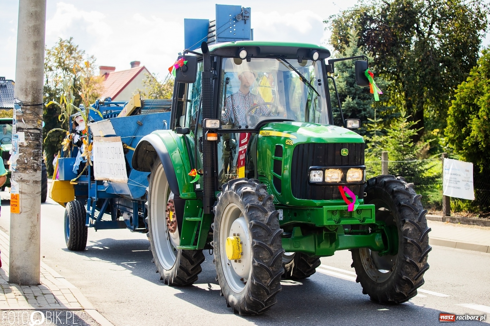 Zdjęcie w galerii na portalu naszraciborz.pl: Najnowsze i najdroższe ciągniki znajdziemy na podraciborskich wsiach [FOTO] wiadomości z regionu