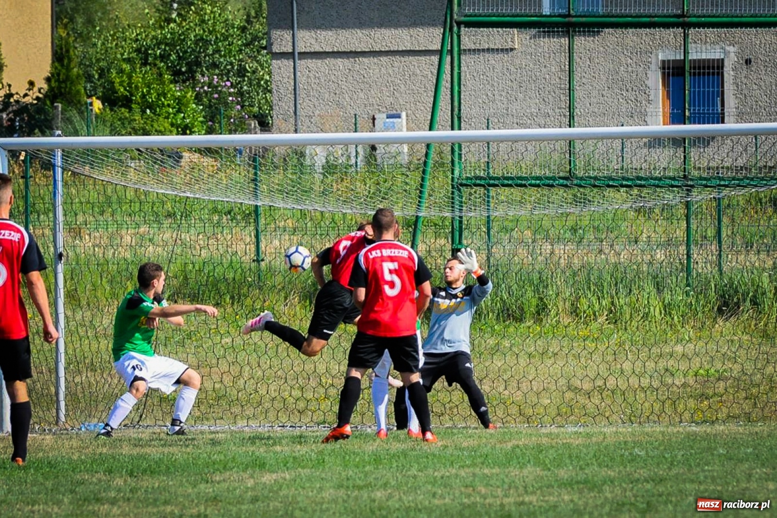 Zdjęcie w galerii na portalu naszraciborz.pl: Brzezie zgarnęło trzy punkty na początek sezonu [FOTO i WIDEO] wiadomości z regionu