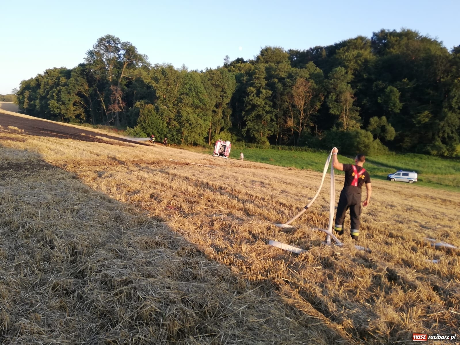 Zdjęcie w galerii na portalu naszraciborz.pl: Pożar ścierniska w Ponięcicach. To podpalenie! [FOTO i WIDEO] wiadomości z regionu
