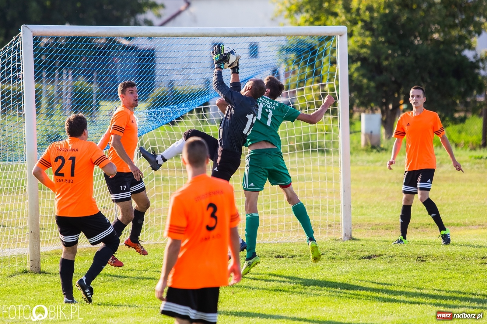 Zdjęcie w galerii na portalu naszraciborz.pl: Podział punktów na inaugurację sezonu w Studziennej wiadomości z regionu