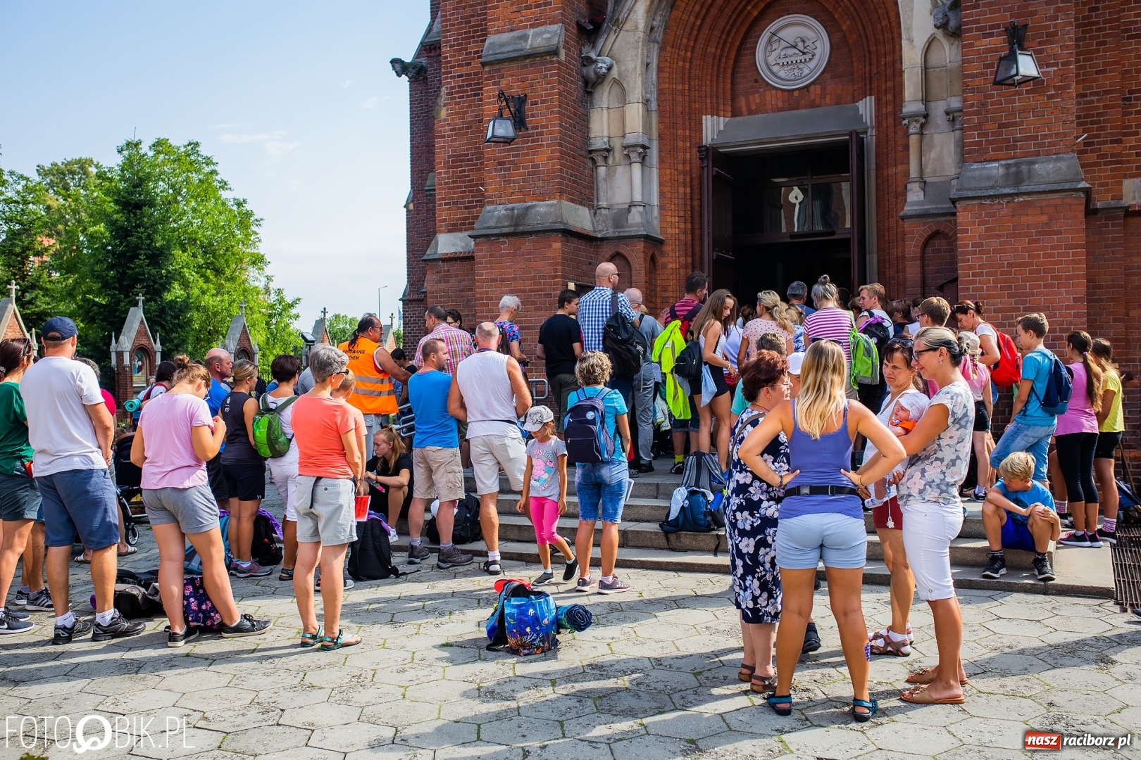 Zdjęcie w galerii na portalu naszraciborz.pl: Raciborska pielgrzymka już w drodze na Jasną Górę [FOTO i WIDEO]  wiadomości z regionu