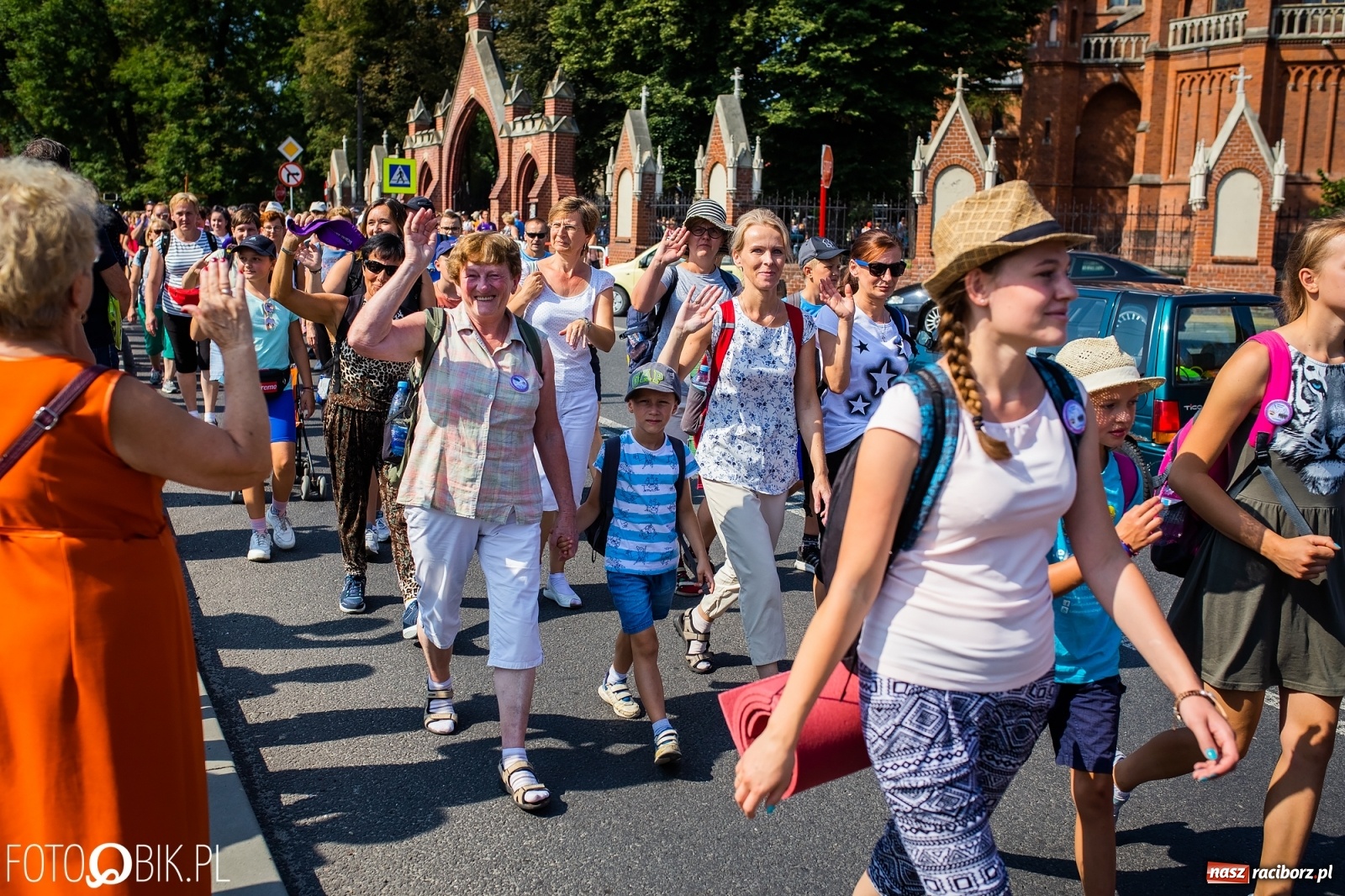 Zdjęcie w galerii na portalu naszraciborz.pl: Raciborska pielgrzymka już w drodze na Jasną Górę [FOTO i WIDEO]  wiadomości z regionu
