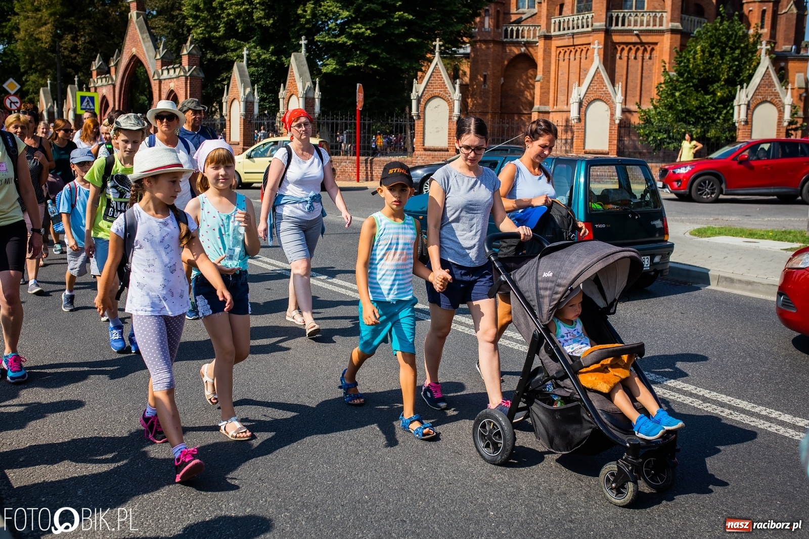 Zdjęcie w galerii na portalu naszraciborz.pl: Raciborska pielgrzymka już w drodze na Jasną Górę [FOTO i WIDEO]  wiadomości z regionu