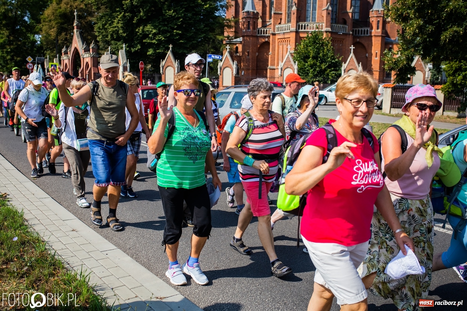 Zdjęcie w galerii na portalu naszraciborz.pl: Raciborska pielgrzymka już w drodze na Jasną Górę [FOTO i WIDEO]  wiadomości z regionu