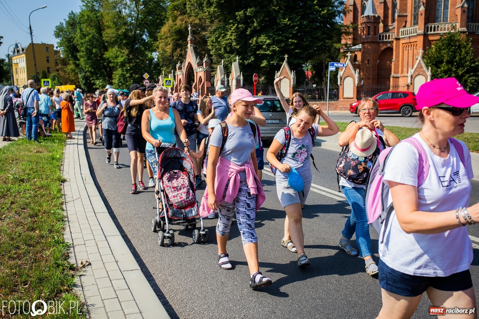 Zdjęcie w galerii na portalu naszraciborz.pl: Raciborska pielgrzymka już w drodze na Jasną Górę [FOTO i WIDEO]  wiadomości z regionu