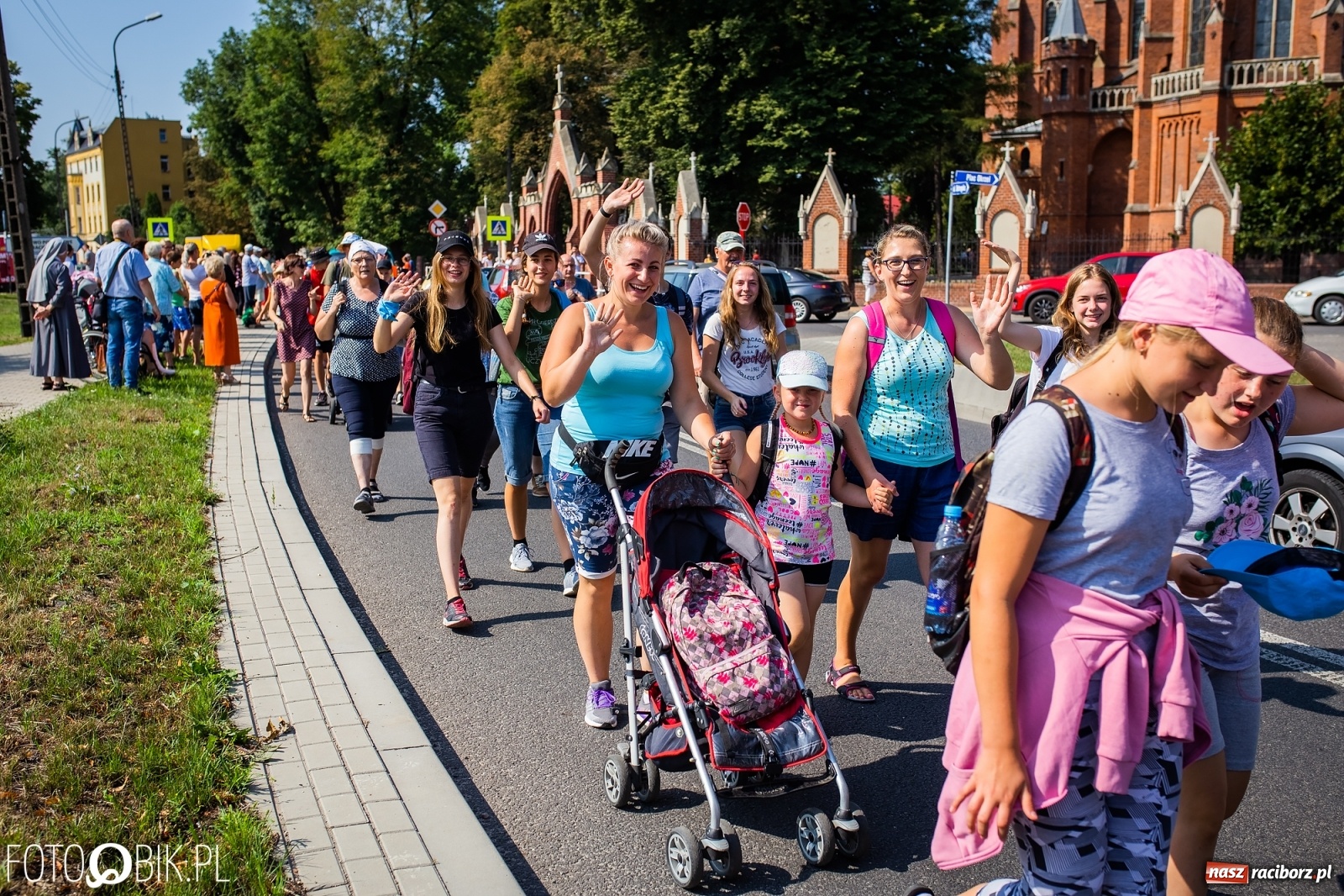 Zdjęcie w galerii na portalu naszraciborz.pl: Raciborska pielgrzymka już w drodze na Jasną Górę [FOTO i WIDEO]  wiadomości z regionu