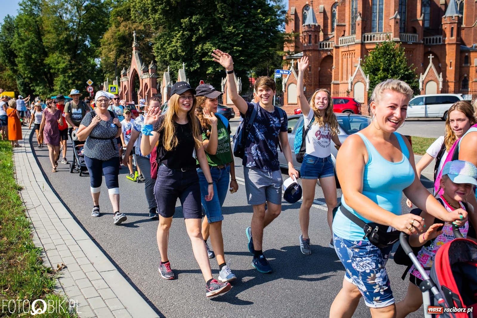 Zdjęcie w galerii na portalu naszraciborz.pl: Raciborska pielgrzymka już w drodze na Jasną Górę [FOTO i WIDEO]  wiadomości z regionu