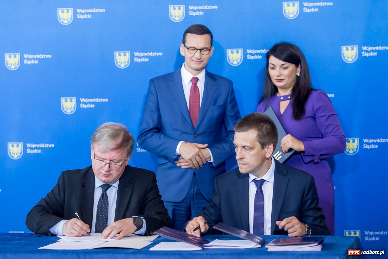 Zdjęcie w galerii na portalu naszraciborz.pl: Umowa na budowę obwodnicy Raciborza podpisana w obecności premiera [FOTO] wiadomości z regionu