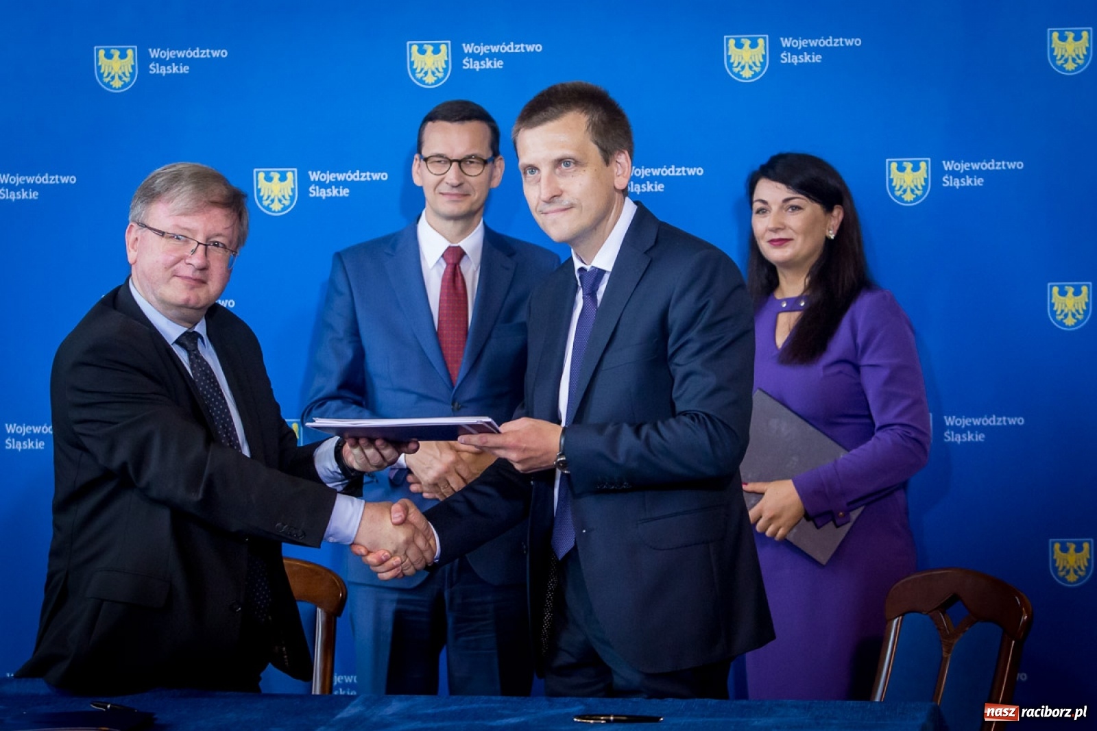 Zdjęcie w galerii na portalu naszraciborz.pl: Umowa na budowę obwodnicy Raciborza podpisana w obecności premiera [FOTO] wiadomości z regionu