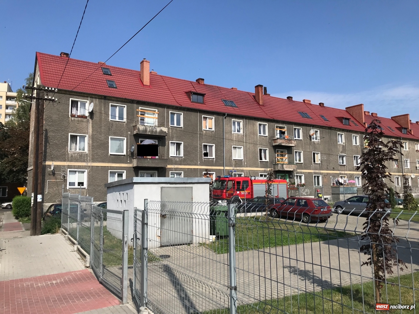 Zdjęcie w galerii na portalu naszraciborz.pl: Strażacy weszli do mieszkania przy Skłodowskiej  wiadomości z regionu