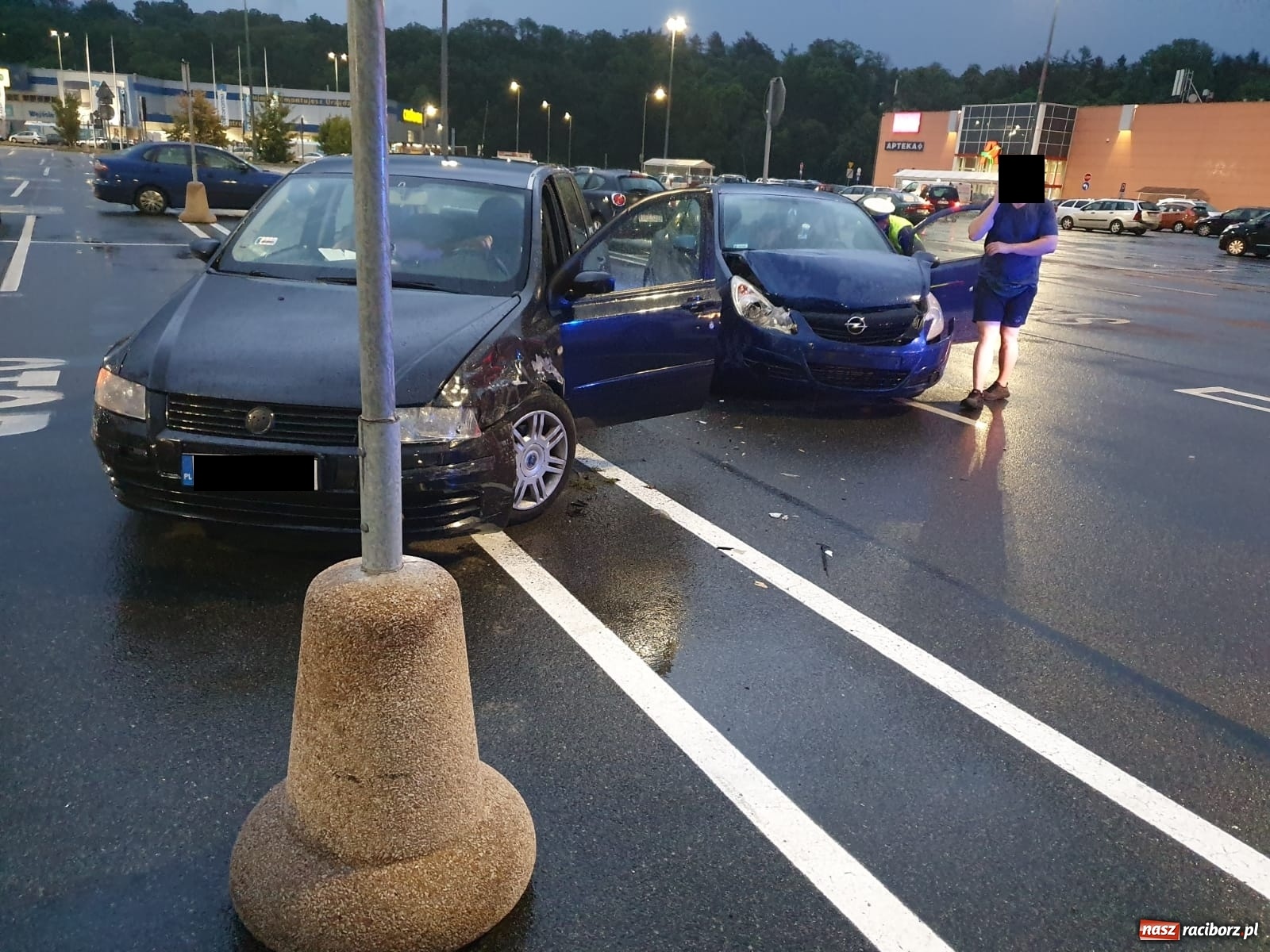 Zdjęcie w galerii na portalu naszraciborz.pl: Kumulacja na Rybnickiej. Potrącenie i zderzenie w jednym czasie [FOTO] wiadomości z regionu
