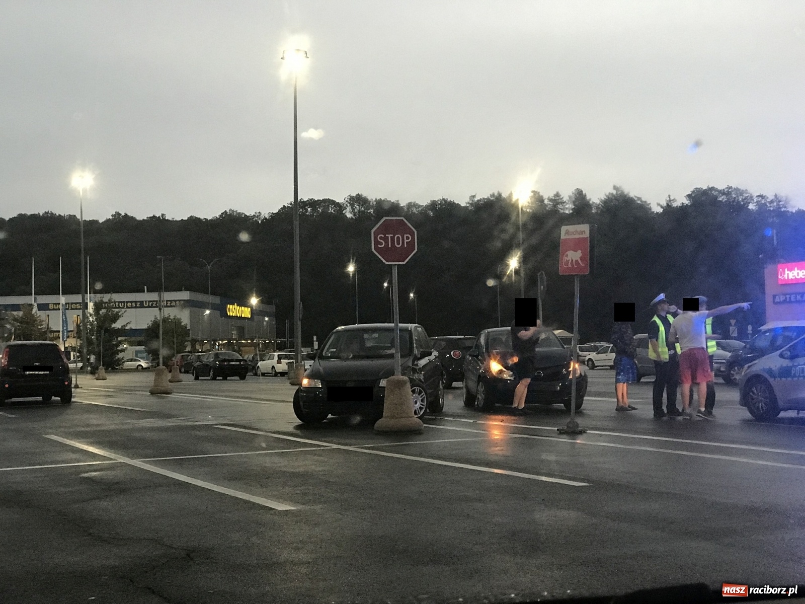 Zdjęcie w galerii na portalu naszraciborz.pl: Kumulacja na Rybnickiej. Potrącenie i zderzenie w jednym czasie [FOTO] wiadomości z regionu