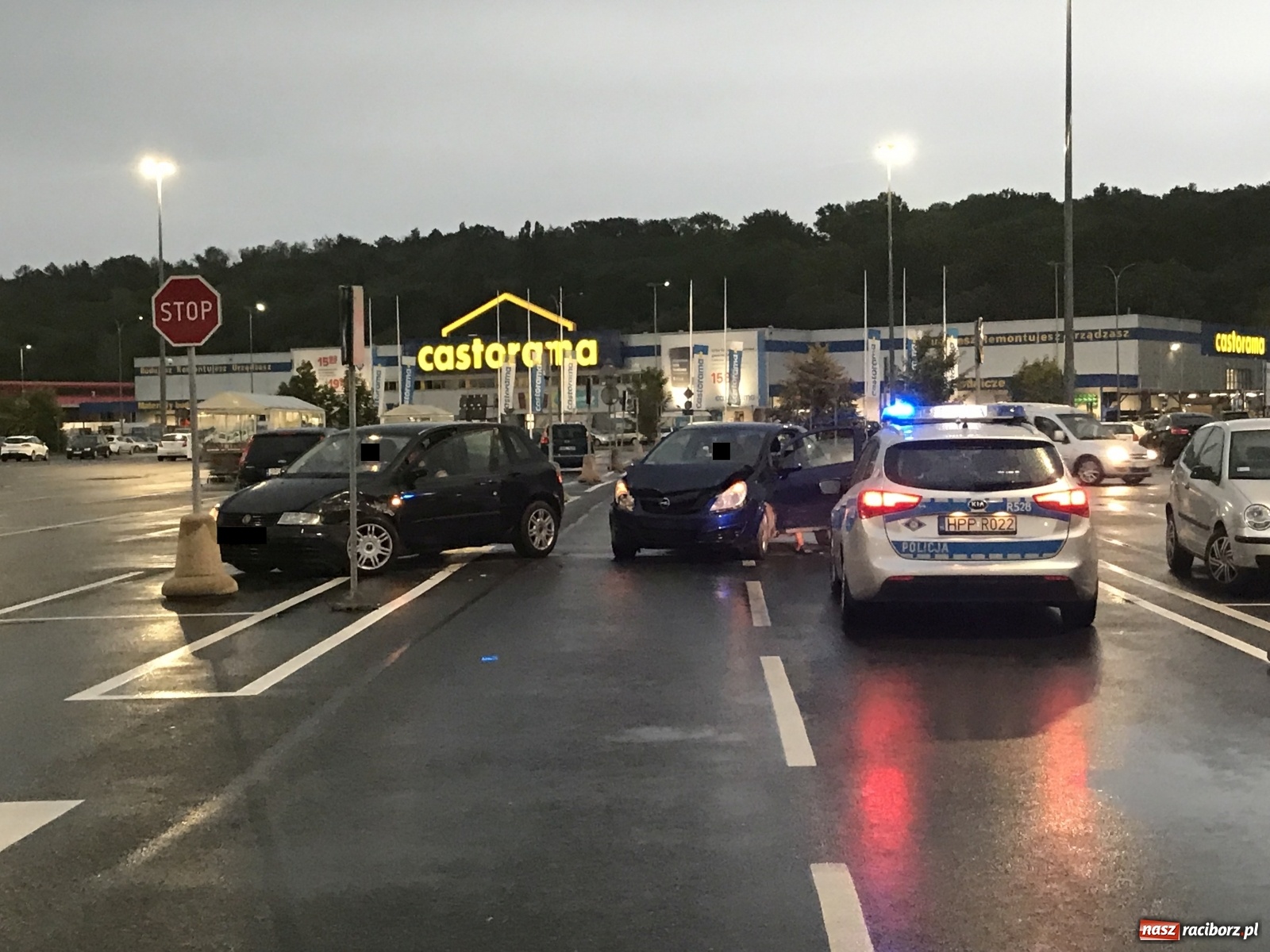Zdjęcie w galerii na portalu naszraciborz.pl: Kumulacja na Rybnickiej. Potrącenie i zderzenie w jednym czasie [FOTO] wiadomości z regionu