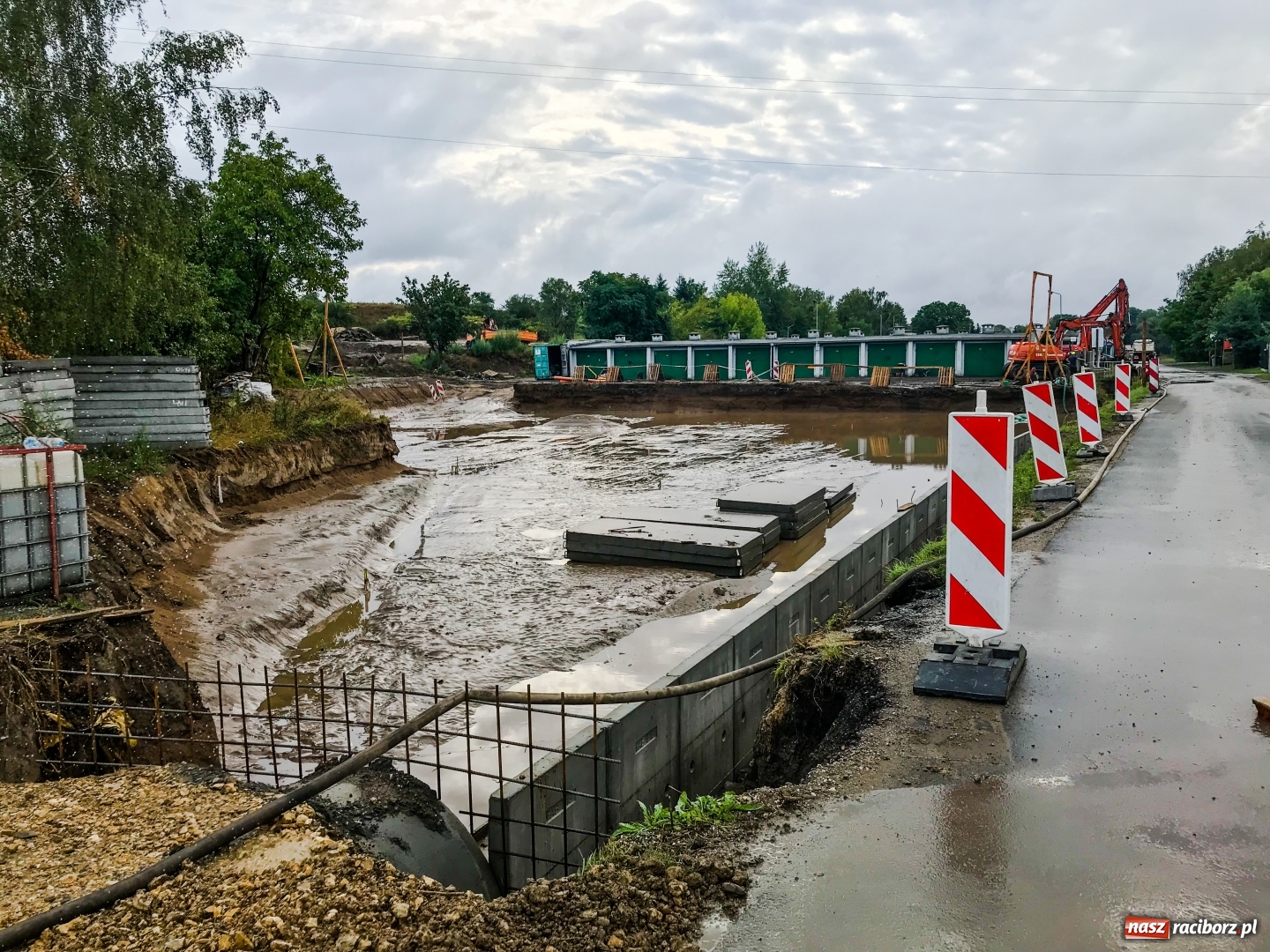 Zdjęcie w galerii na portalu naszraciborz.pl: Do budowanego zbiornika retencyjnego na Ocicach wdarła się woda [FOTO] wiadomości z regionu
