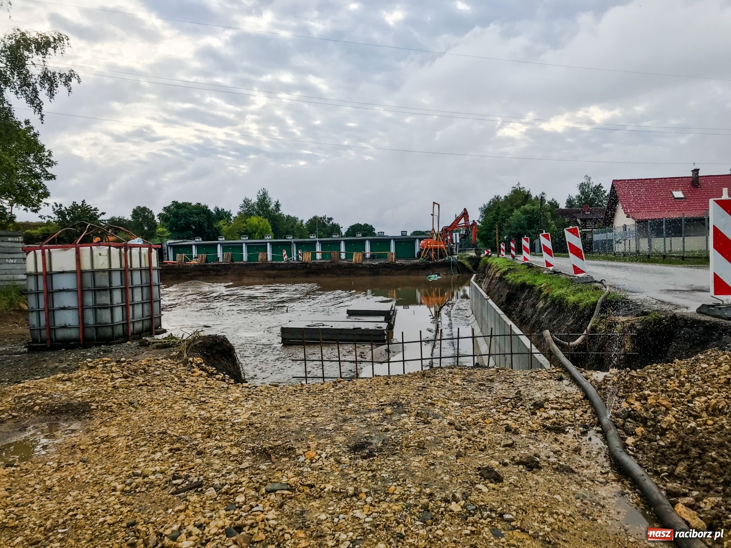 Zdjęcie w galerii na portalu naszraciborz.pl: Do budowanego zbiornika retencyjnego na Ocicach wdarła się woda [FOTO] wiadomości z regionu