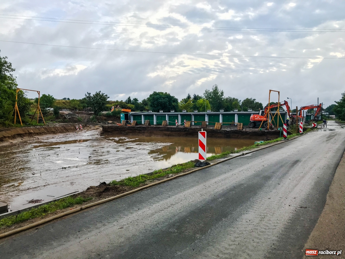 Zdjęcie w galerii na portalu naszraciborz.pl: Do budowanego zbiornika retencyjnego na Ocicach wdarła się woda [FOTO] wiadomości z regionu