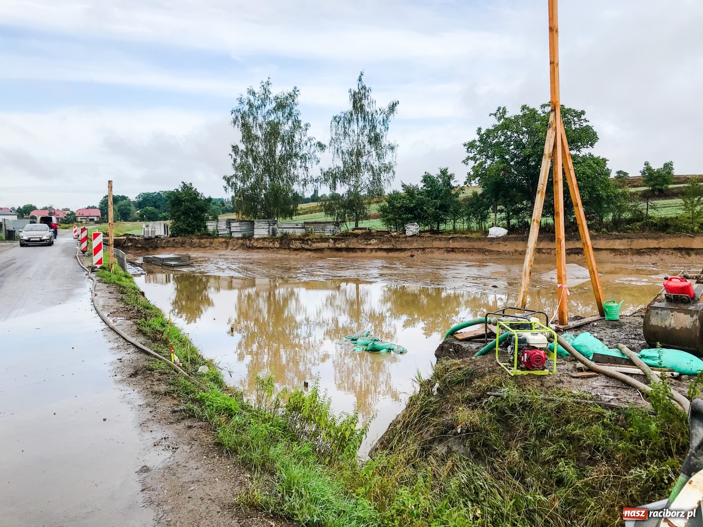 Zdjęcie w galerii na portalu naszraciborz.pl: Do budowanego zbiornika retencyjnego na Ocicach wdarła się woda [FOTO] wiadomości z regionu