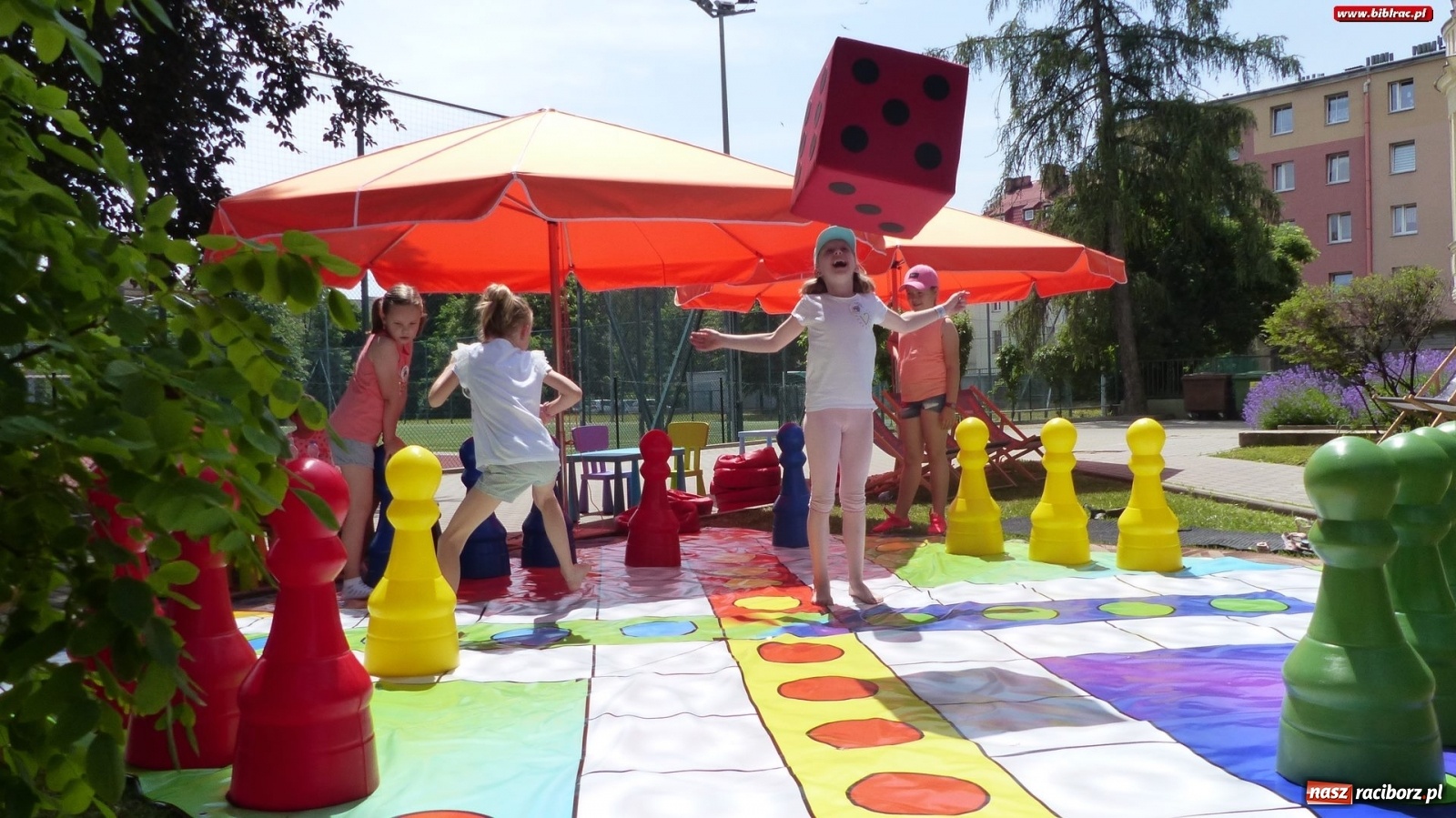 Zdjęcie w galerii na portalu naszraciborz.pl: Biblioteki pięknieją dzięki mieszkańcom Raciborza wiadomości z regionu