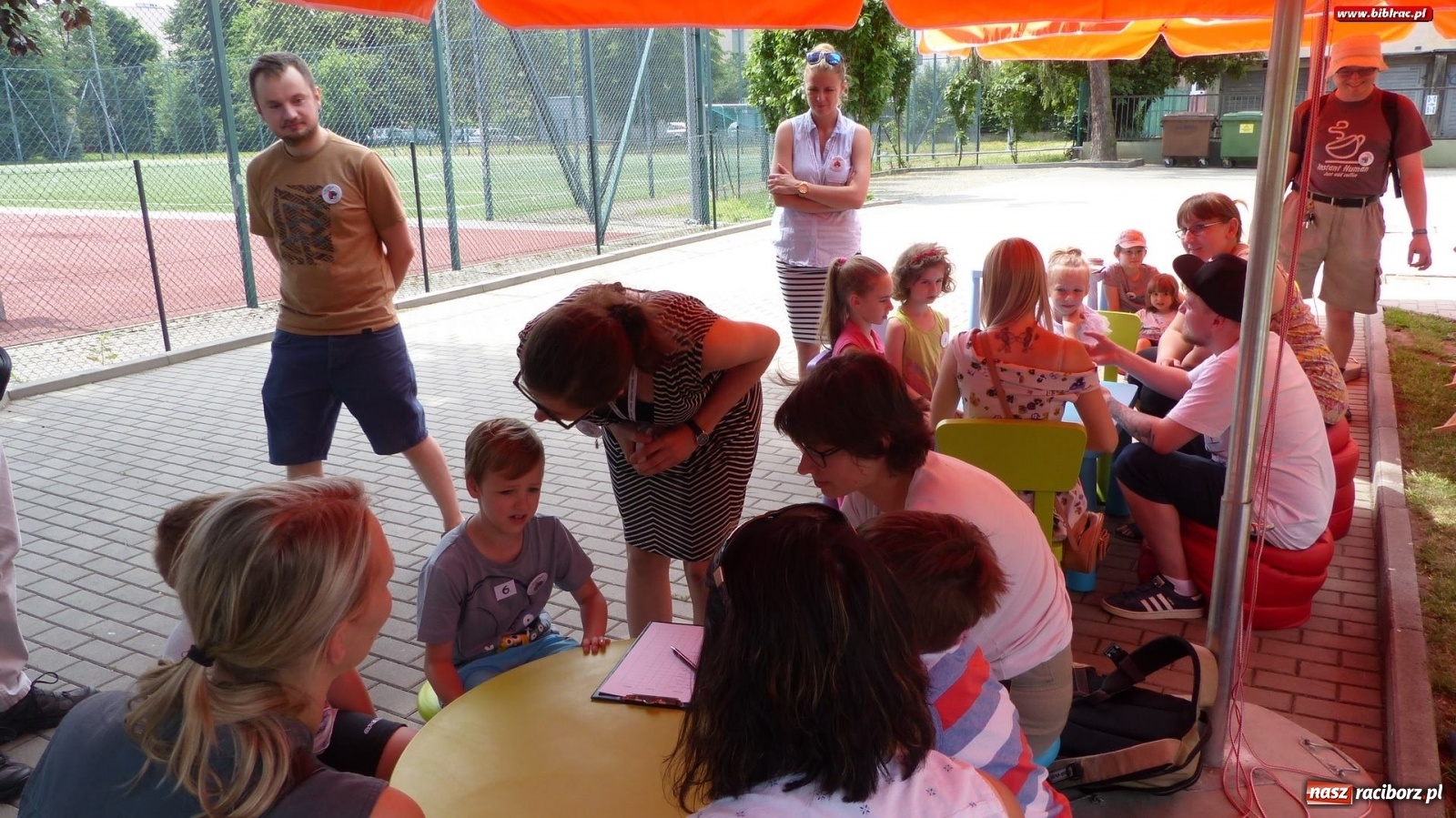 Zdjęcie w galerii na portalu naszraciborz.pl: Biblioteki pięknieją dzięki mieszkańcom Raciborza wiadomości z regionu