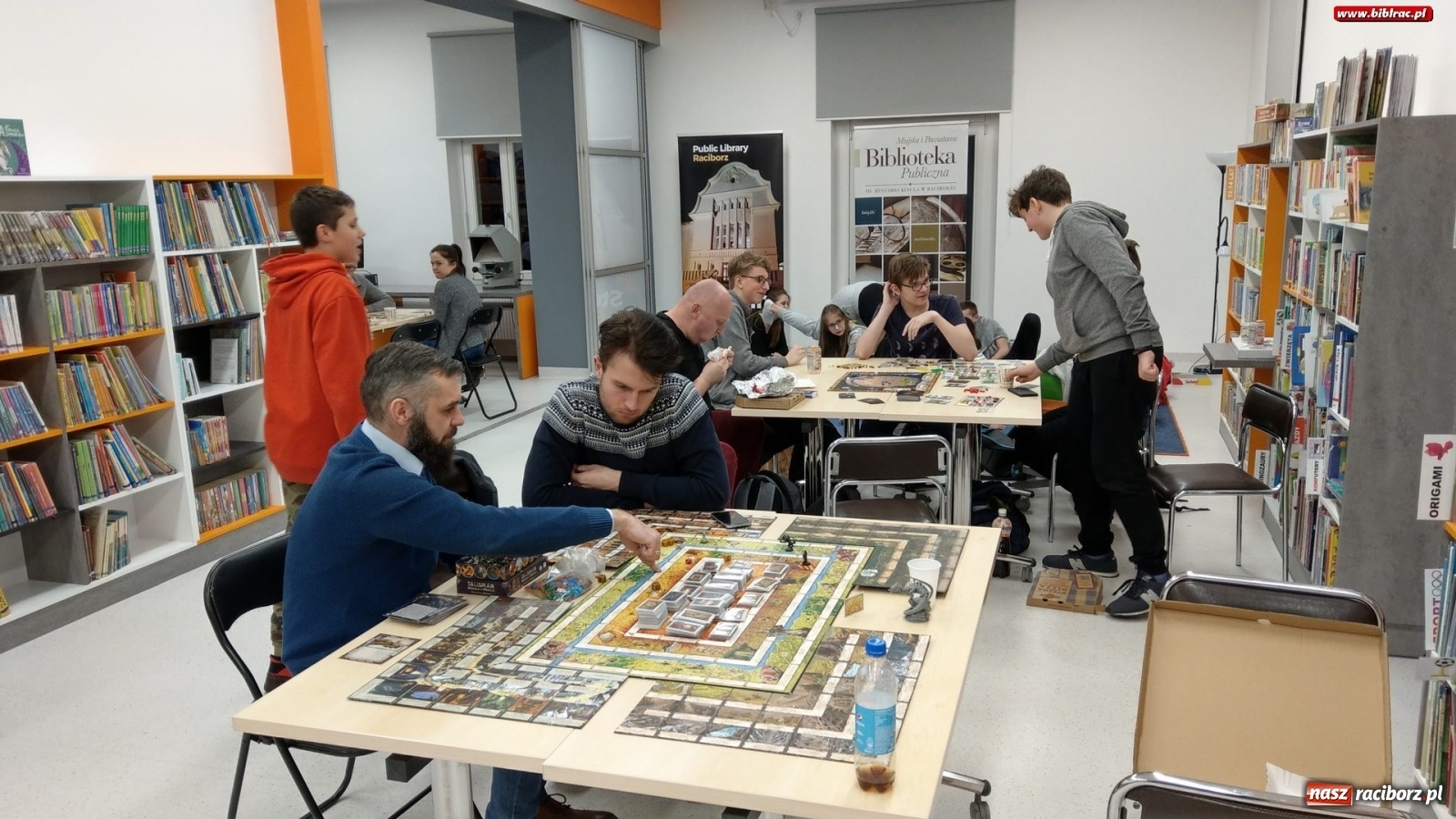 Zdjęcie w galerii na portalu naszraciborz.pl: Biblioteki pięknieją dzięki mieszkańcom Raciborza wiadomości z regionu