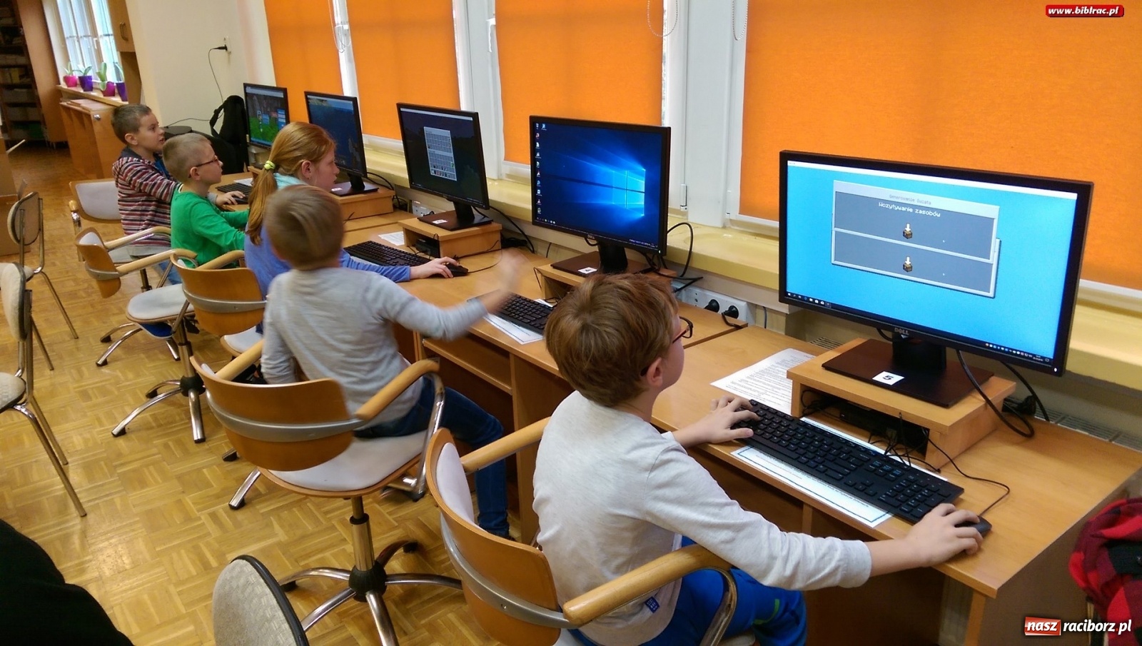 Zdjęcie w galerii na portalu naszraciborz.pl: Biblioteki pięknieją dzięki mieszkańcom Raciborza wiadomości z regionu