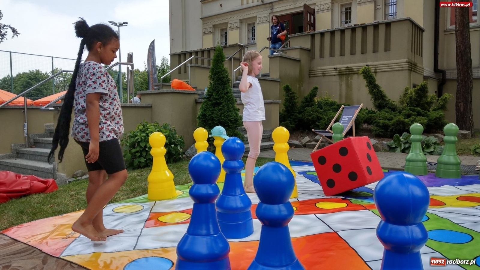 Zdjęcie w galerii na portalu naszraciborz.pl: Biblioteki pięknieją dzięki mieszkańcom Raciborza wiadomości z regionu