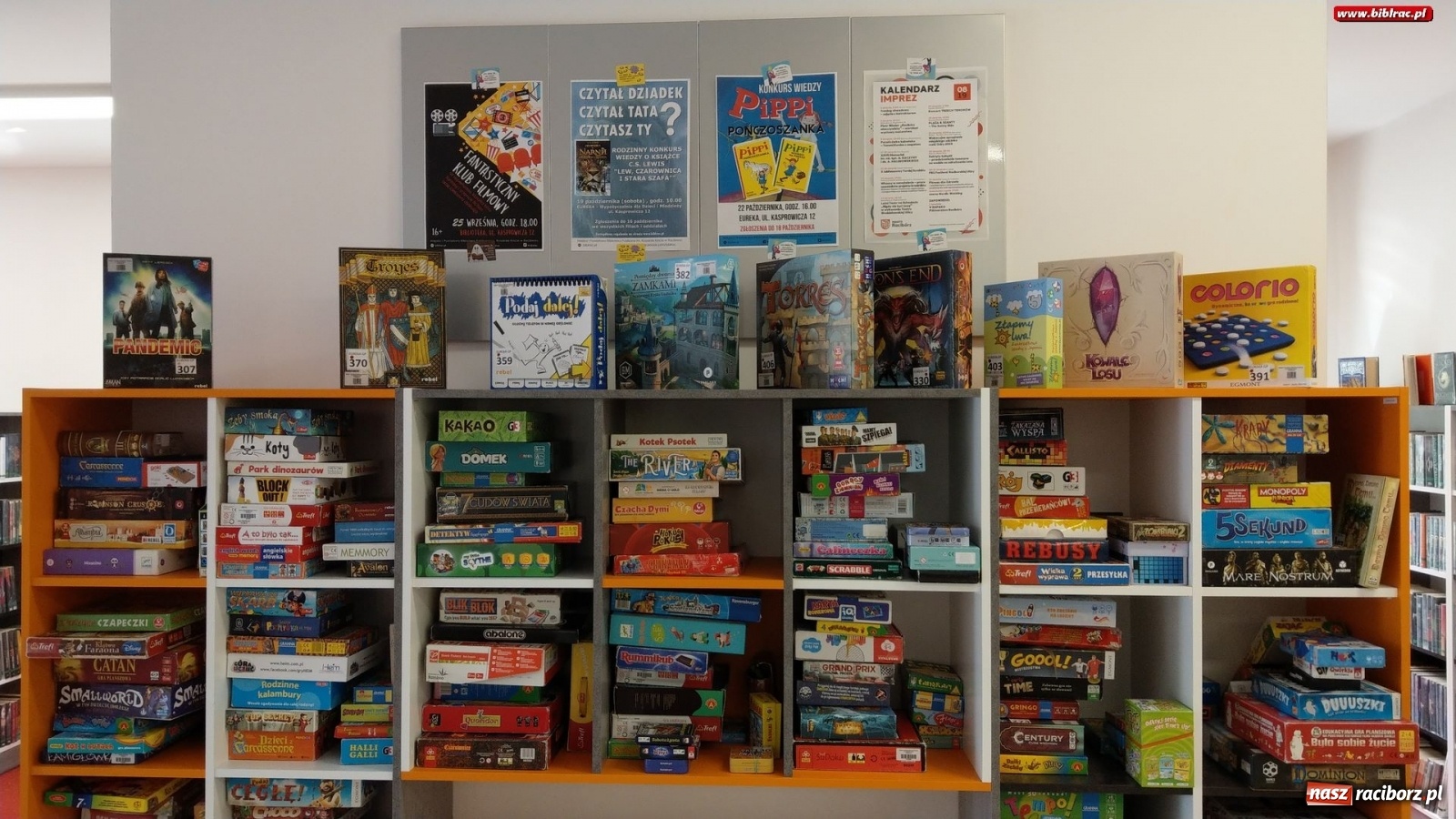 Zdjęcie w galerii na portalu naszraciborz.pl: Biblioteki pięknieją dzięki mieszkańcom Raciborza wiadomości z regionu