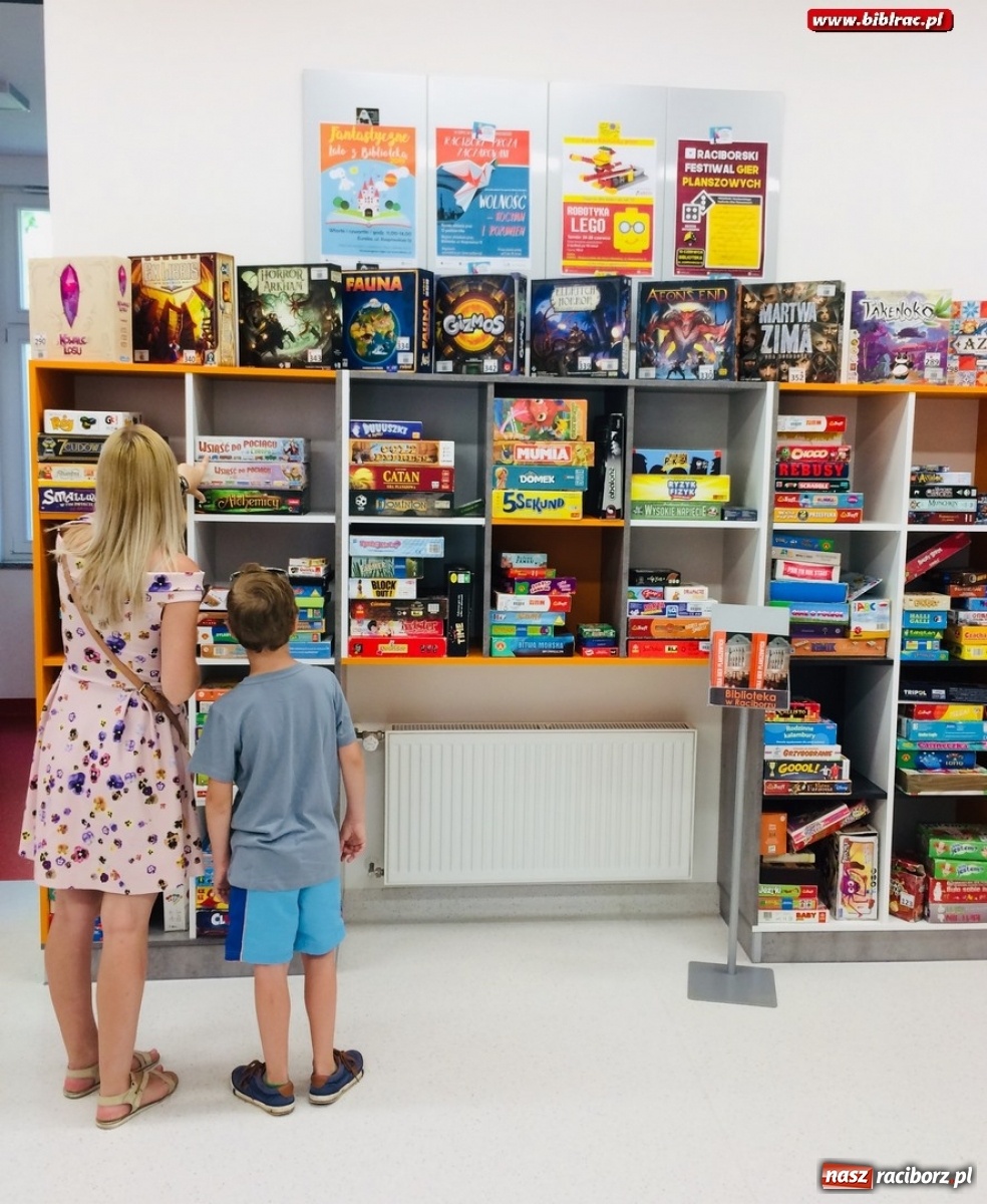 Zdjęcie w galerii na portalu naszraciborz.pl: Biblioteki pięknieją dzięki mieszkańcom Raciborza wiadomości z regionu