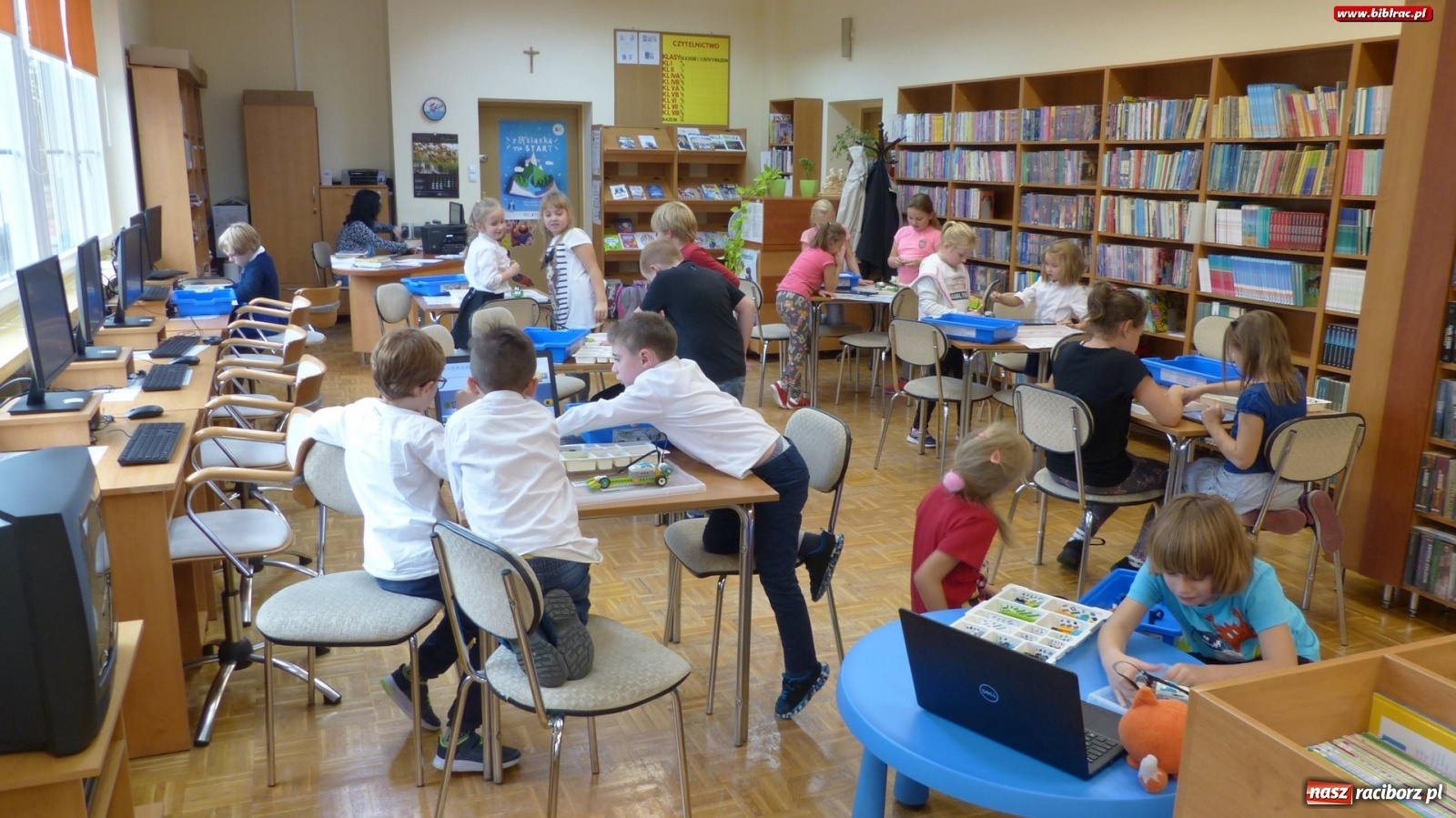 Zdjęcie w galerii na portalu naszraciborz.pl: Biblioteki pięknieją dzięki mieszkańcom Raciborza wiadomości z regionu