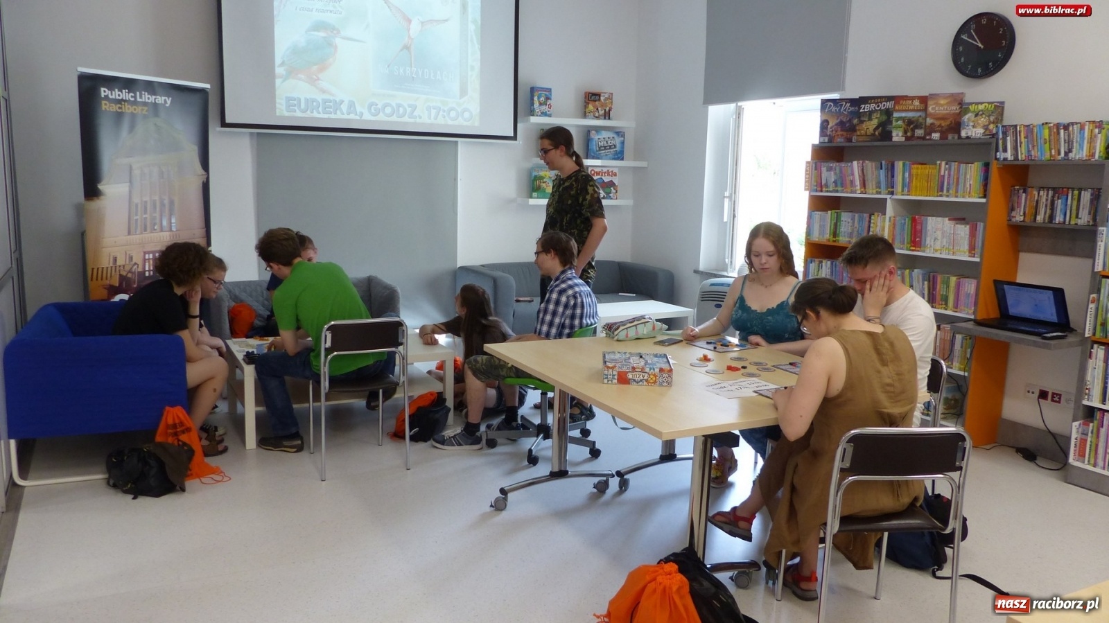 Zdjęcie w galerii na portalu naszraciborz.pl: Biblioteki pięknieją dzięki mieszkańcom Raciborza wiadomości z regionu