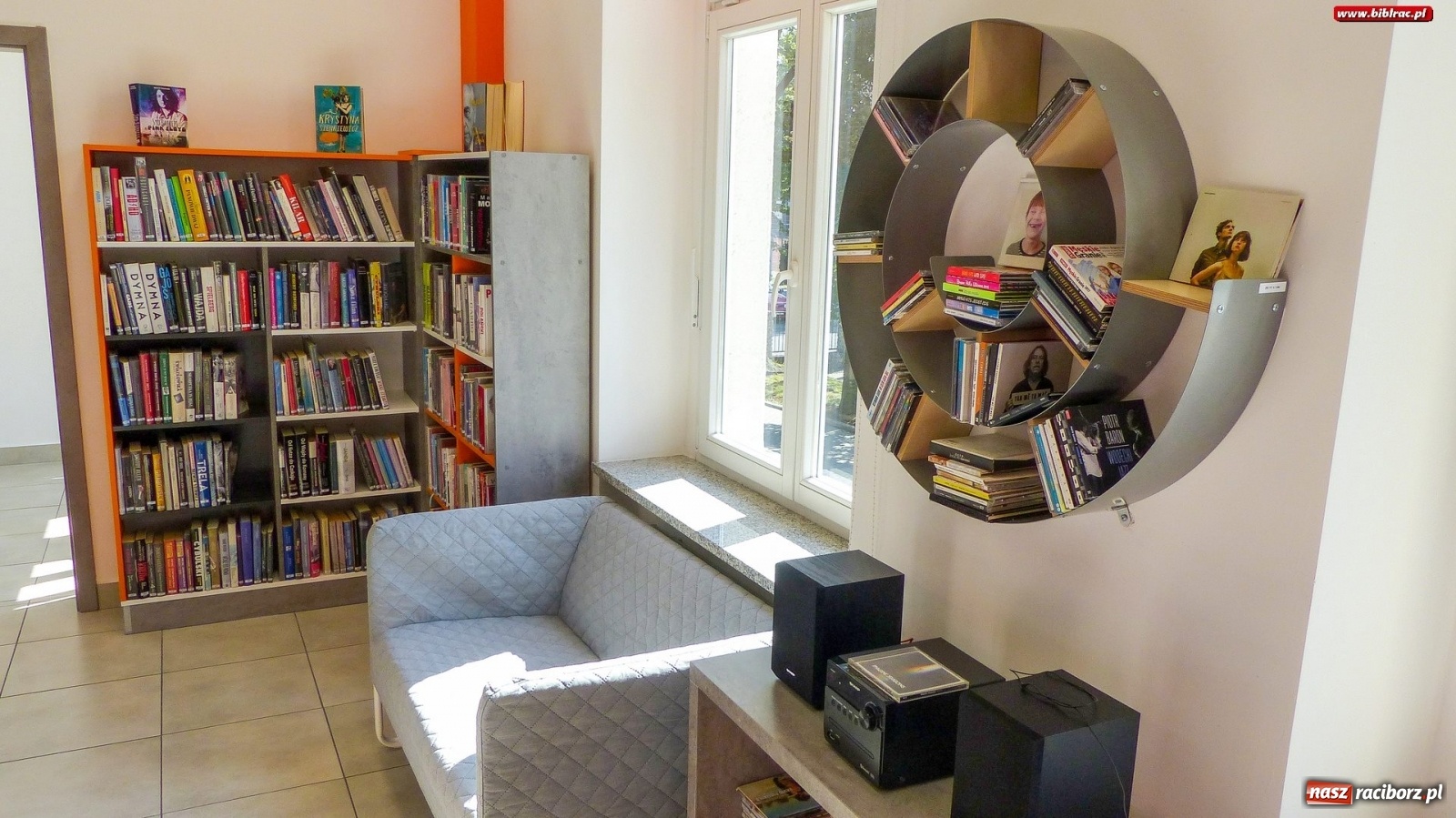 Zdjęcie w galerii na portalu naszraciborz.pl: Biblioteki pięknieją dzięki mieszkańcom Raciborza wiadomości z regionu