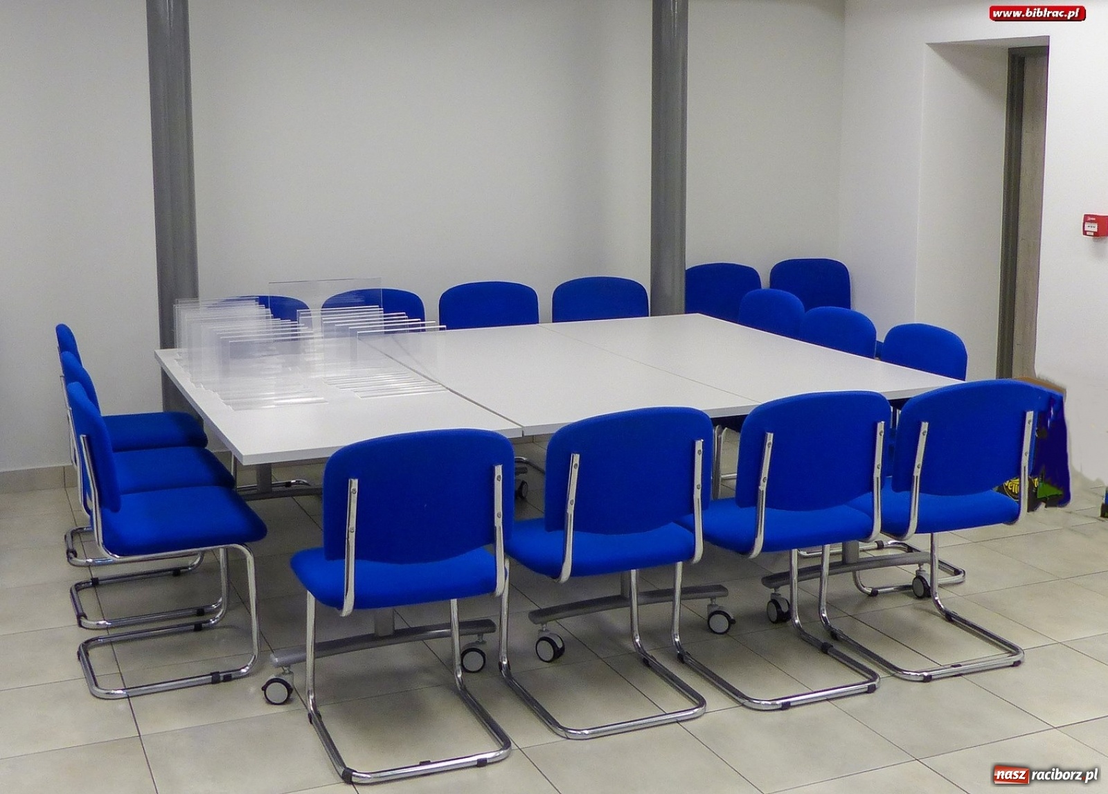 Zdjęcie w galerii na portalu naszraciborz.pl: Biblioteki pięknieją dzięki mieszkańcom Raciborza wiadomości z regionu