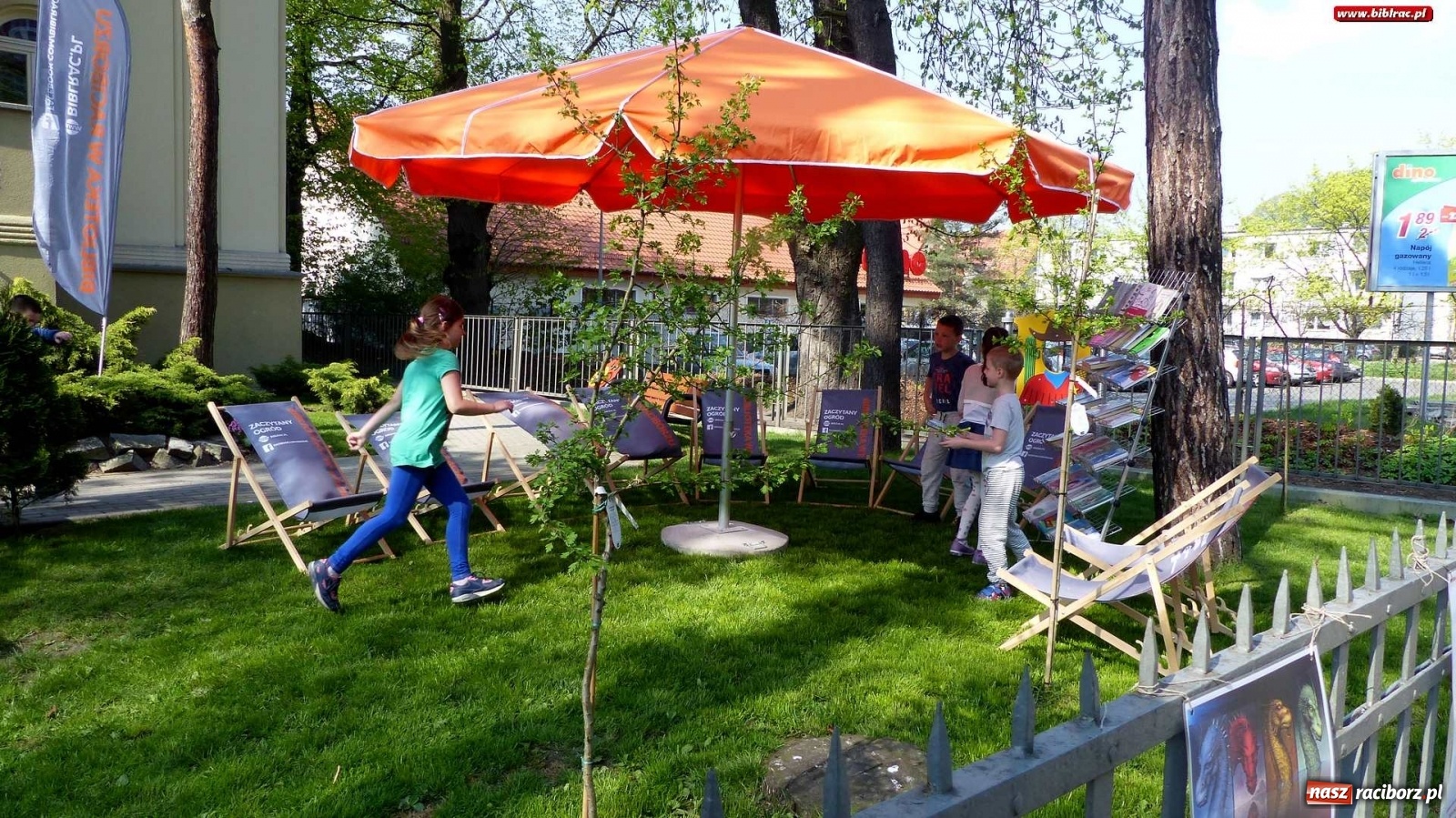 Zdjęcie w galerii na portalu naszraciborz.pl: Biblioteki pięknieją dzięki mieszkańcom Raciborza wiadomości z regionu