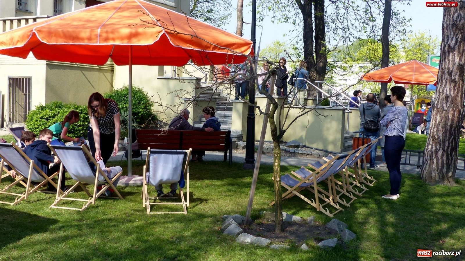 Zdjęcie w galerii na portalu naszraciborz.pl: Biblioteki pięknieją dzięki mieszkańcom Raciborza wiadomości z regionu