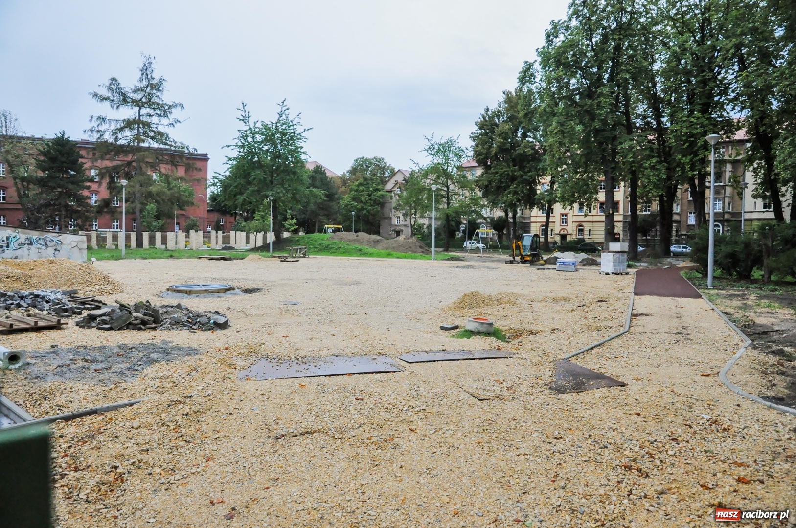 Zdjęcie w galerii na portalu naszraciborz.pl: Park Jordanowski w pełni zakwitnie wiosną [FOTO] wiadomości z regionu