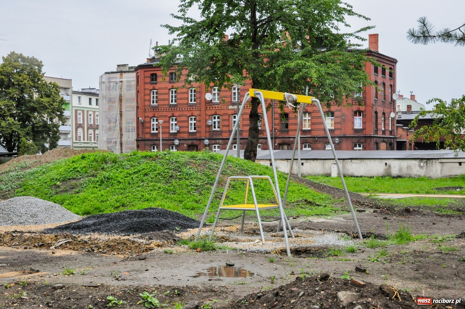 Zdjęcie w galerii na portalu naszraciborz.pl: Park Jordanowski w pełni zakwitnie wiosną [FOTO] wiadomości z regionu