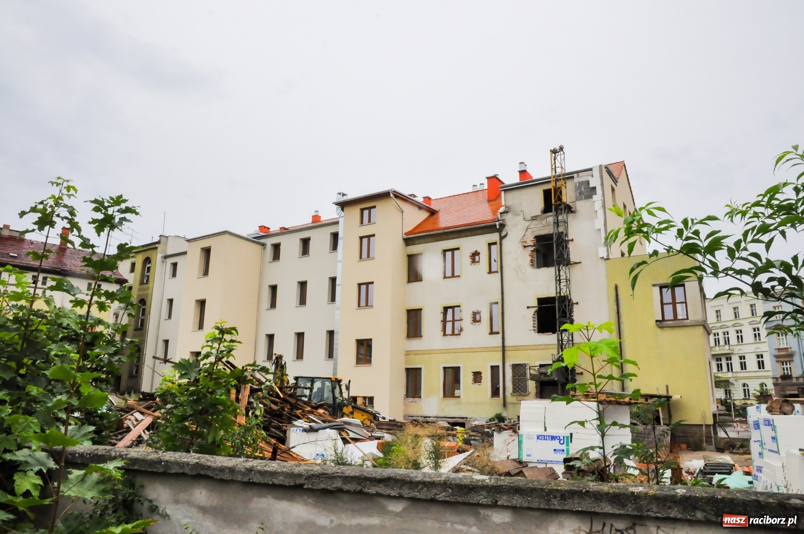 Zdjęcie w galerii na portalu naszraciborz.pl: Nowe życie starej komendy. Kto tu zamieszka? [FOTO] wiadomości z regionu