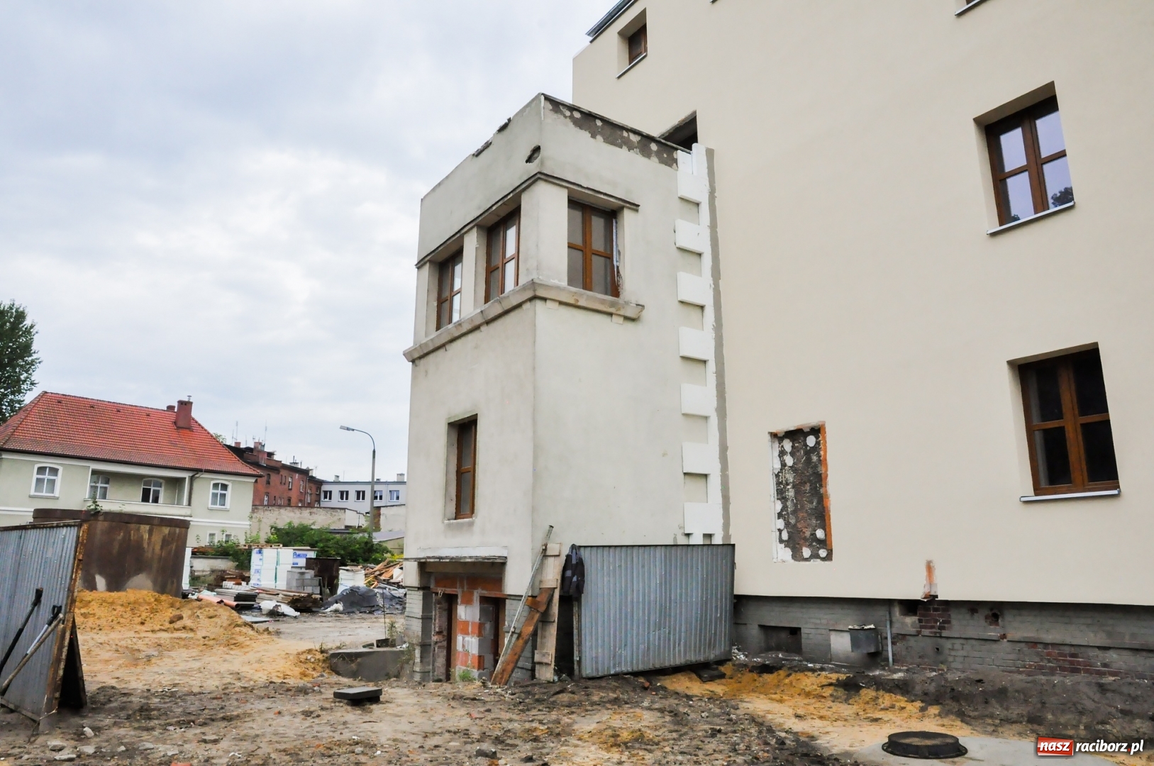 Zdjęcie w galerii na portalu naszraciborz.pl: Nowe życie starej komendy. Kto tu zamieszka? [FOTO] wiadomości z regionu