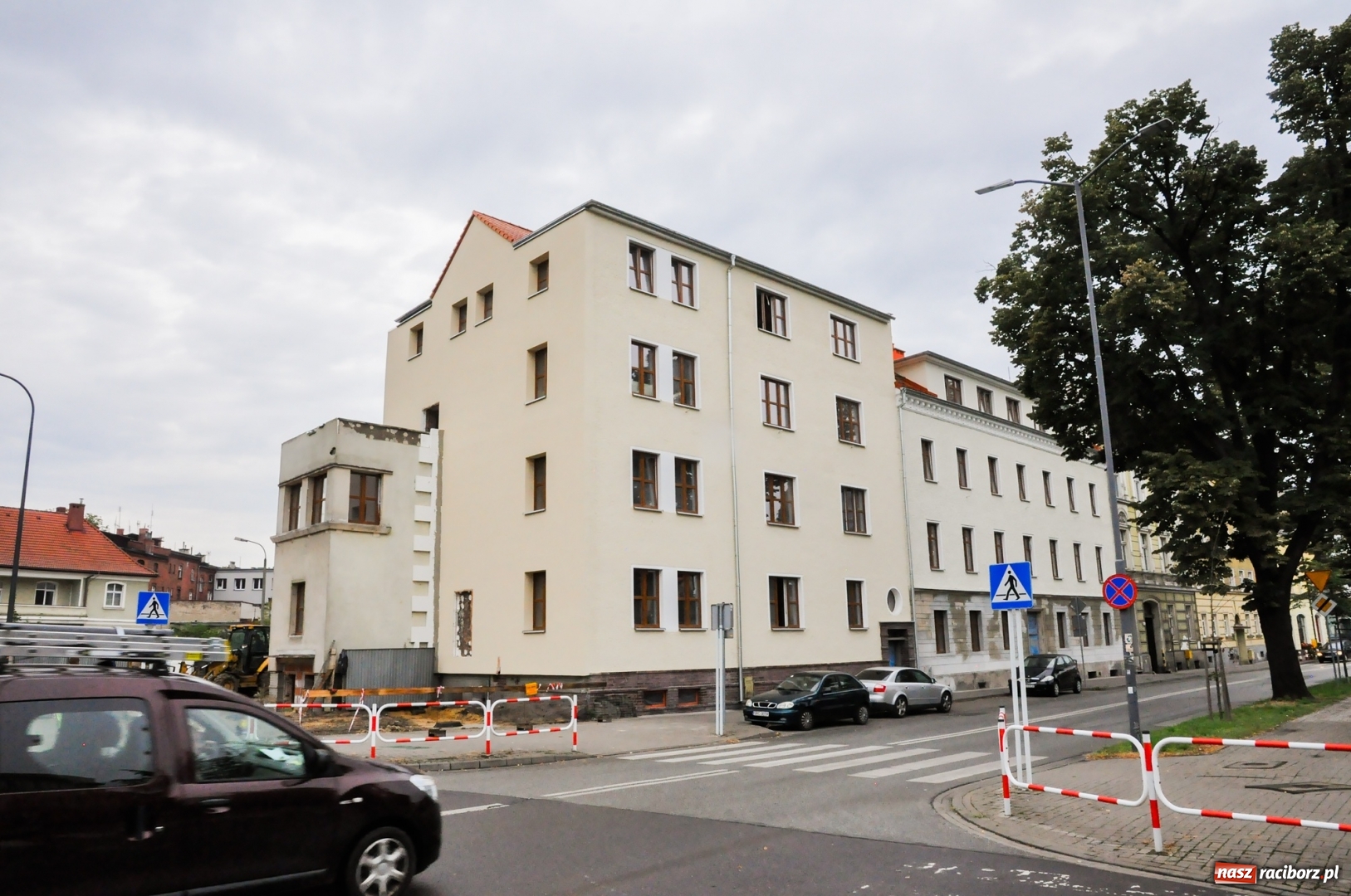 Zdjęcie w galerii na portalu naszraciborz.pl: Nowe życie starej komendy. Kto tu zamieszka? [FOTO] wiadomości z regionu