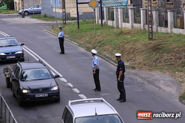 Zdjęcie w galerii na portalu naszraciborz.pl: Siadły akumulatory. Kombajn stanął wiadomości z regionu